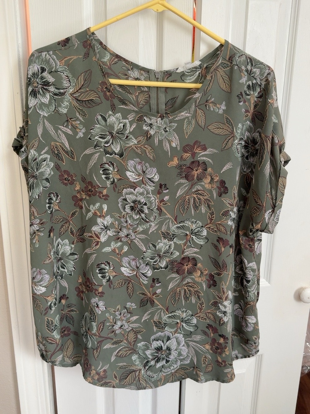 Maurices Sage Green Floral Short Sleeve Blouse Size Large